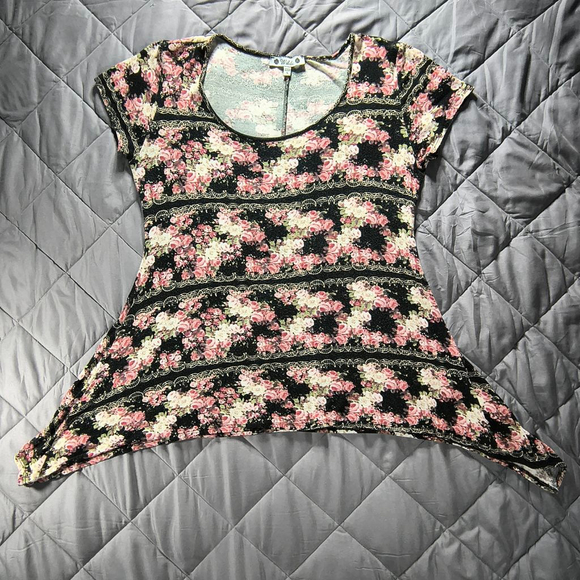 Wilde Tops - (L) Women's Wilde Black Pink Floral Shark Bite Top